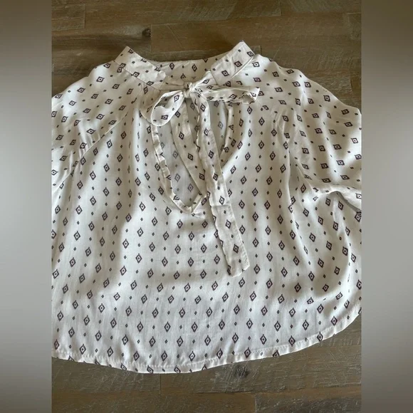 Flowy patterned, crop top! - Picture 4 of 4